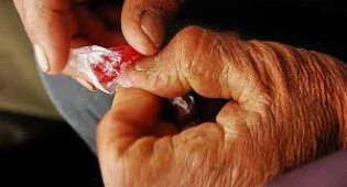 Болезнь Паркинсона связали с проживанием рядом с проезжей частью
