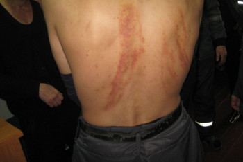 Фотография к новости: Избивали дубинками. На произвол в колонии в Уральске пожаловались 200 заключенных