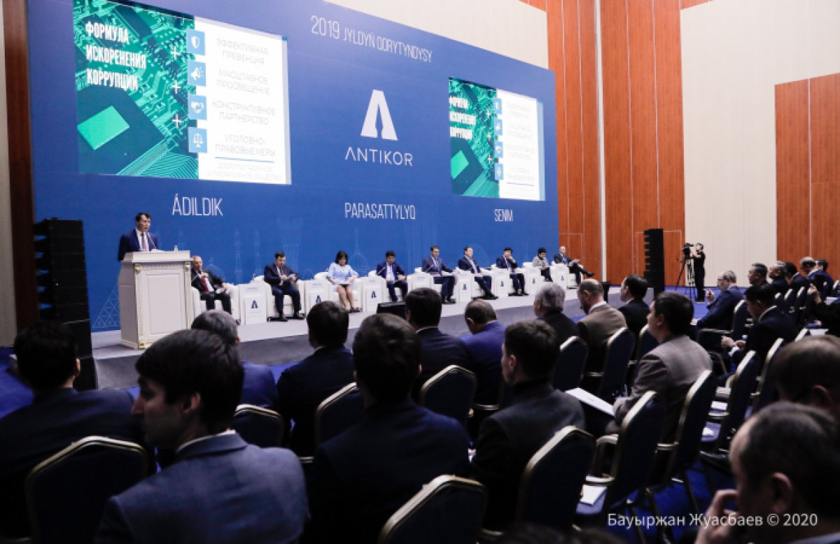 Более тысячи чиновников осудили за взятки в 2019 году