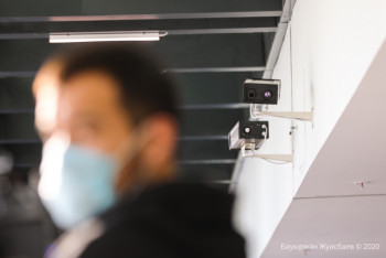 Фотография к новости: Как врачи проверяют прибывших в аэропорту Нур-Султана