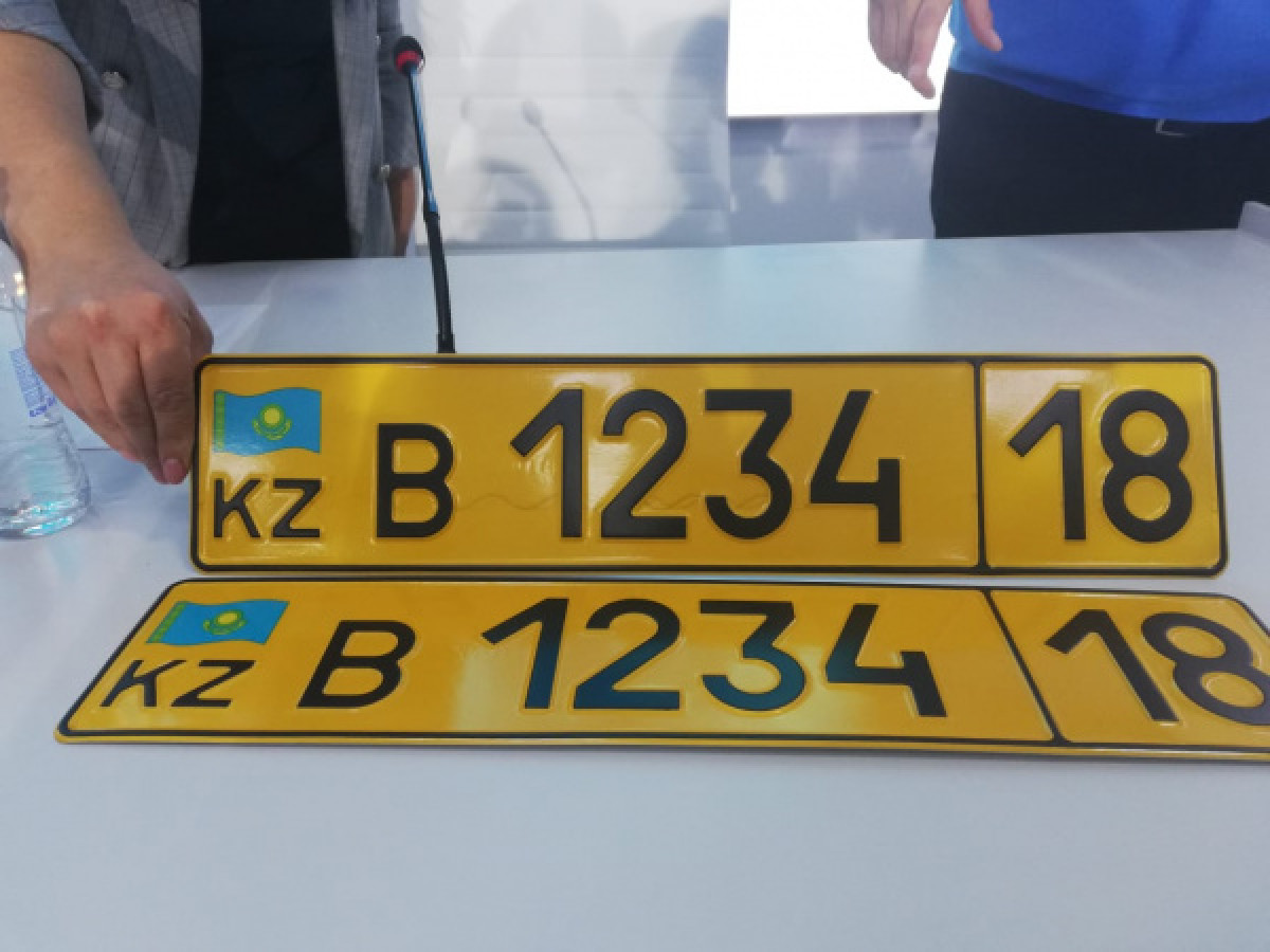 Владельцы авто с иностранными номерами пришли с петицией в акимат Уральска