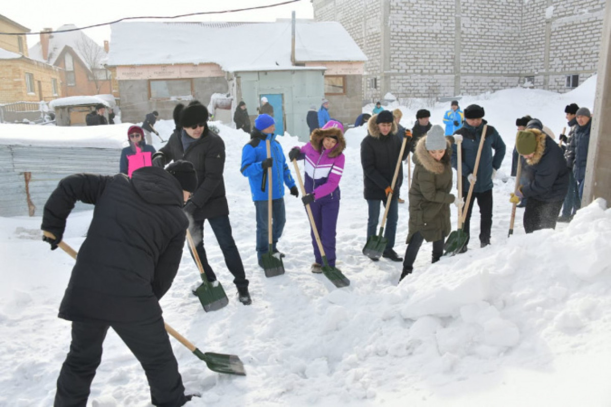 Более 5 тысяч жителей вышли на уборку снега в Нур-Султане
