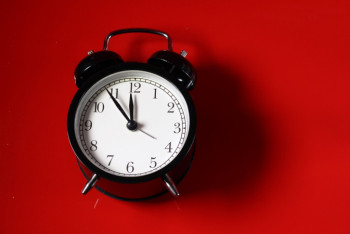 Фотография к новости: Ученые выяснили, какой звук будильника помогает лучше проснуться