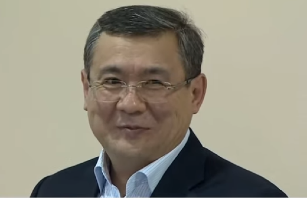 В суде показали видеозапись из кабинета Гани Садибекова