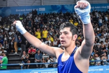 Фотография к новости: Олимпийский чемпион из Казахстана отправил соперника в нокдаун на турнире по боксу в Венгрии