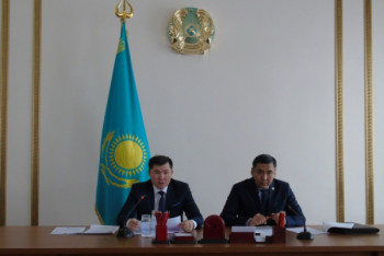 Заместитель прокурора района погиб под колесами авто в Караганде