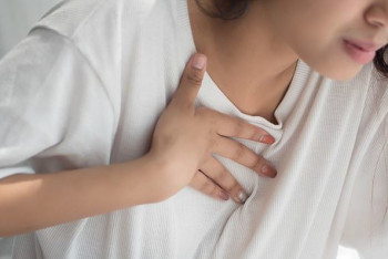 Фотография к новости: В Китае женщина отпугнула насильника, симулируя заражение коронавирусом