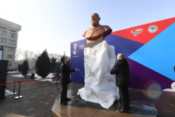 Фотография к новости: Бюст Абая открыли в Алматы