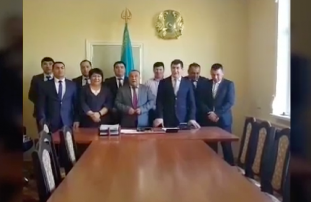 "Мы взяток не берем!". Видеообращение подозреваемого в коррупции акима появилось в Сети