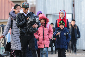 Фотография к новости: Жители сел Кордайского района возвращаются домой из Кыргызстана