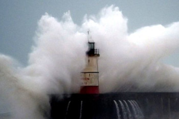 Фотография к новости: Мощный ураган "Киара" обрушился на Британию