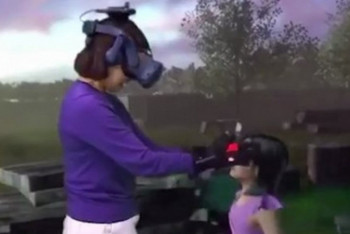 Фотография к новости: В Южной Корее мать пообщалась с умершей дочерью с помощью виртуальных технологий