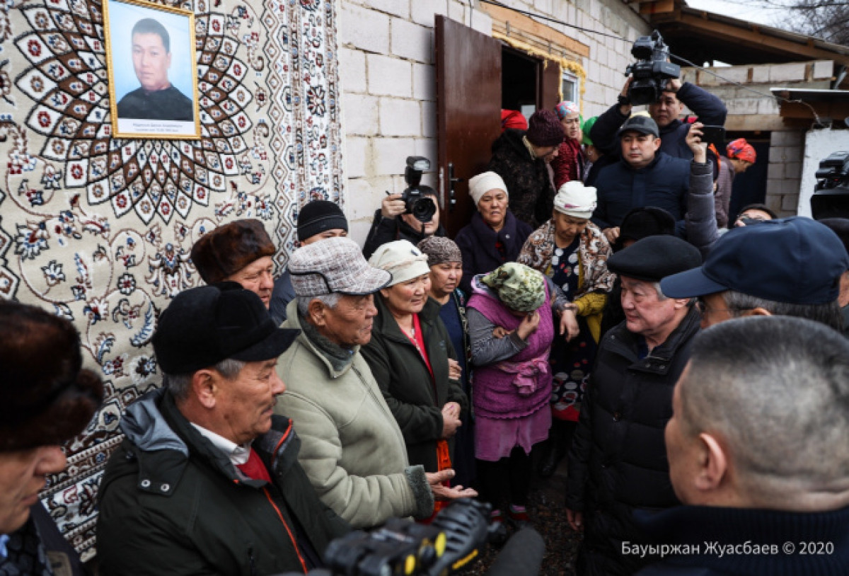 Бердибек Сапарбаев посетил семью погибшего в Кордае Дархана Абдрахыма
