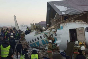 Фотография к новости: Стало известно, что рассказал перед смертью второй пилот рухнувшего в Алматы самолета Bek Air