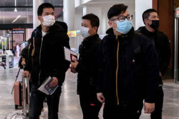 Фотография к новости: "Среди эвакуированных 217 казахстанцев из Китая есть дети" - Бекшин