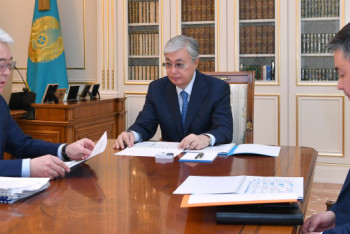 Фотография к новости: Вопросы строительства жилья для социально-уязвимых казахстанцев поднял Токаев на встрече с главой МИИР РК