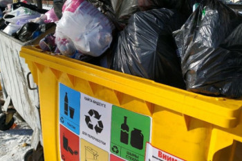 Фотография к новости: "Это неуважение, когда человек идет, а на него летит весь мусор" - депутат о проблемах Нур-Султана