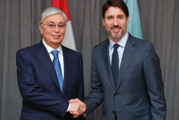 Фотография к новости: Токаев встретился с премьером Канады Трюдо