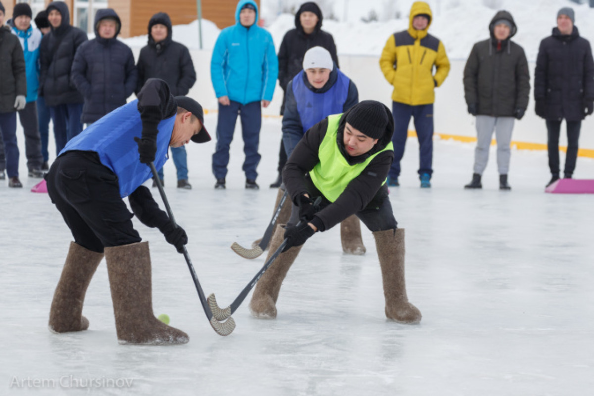 В хоккей в валенках сразились нуротановцы из Нур-Султана