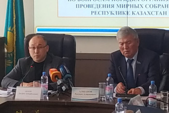 Фотография к новости: Абаев высказался о новом законопроекте по мирным митингам