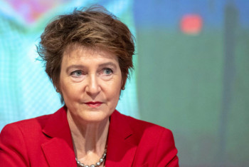 Фотография к новости: Президент Швейцарии пригласила на свой день рождения швейцарцев, родившихся с ней в один день