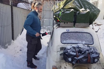 Фотография к новости: Итальянец в Казахстане: Приехал на старушке-"фиате", чуть не попал в снежный плен и сделал удивительные снимки
