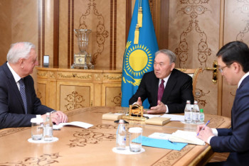 Фотография к новости: Елбасы принял председателя Коллегии ЕЭК