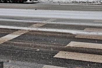 Фотография к новости: Женщина на пешеходном переходе попала под грузовик в Павлодаре