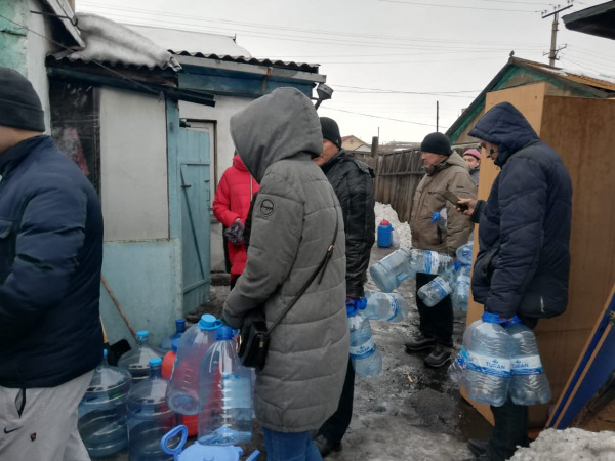 Три дня без воды: Житель Кокшетау пригласил к себе земляков за водой