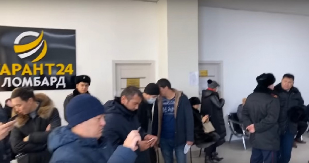 Токаев поручил детально разобраться в ситуации с ломбардными скандалами