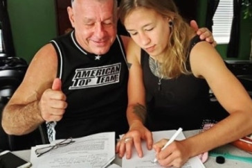Фотография к новости: Первая казахстанка подписала контракт с UFC