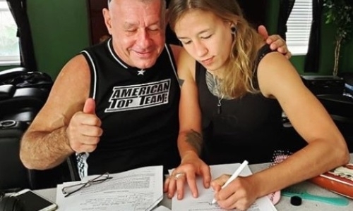 Фотография к новости: Первая казахстанка подписала контракт с UFC