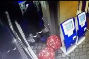 Фотография к новости: Хулиган, взорвавший банкомат с помощью воздушных шаров, задержан в Аксу