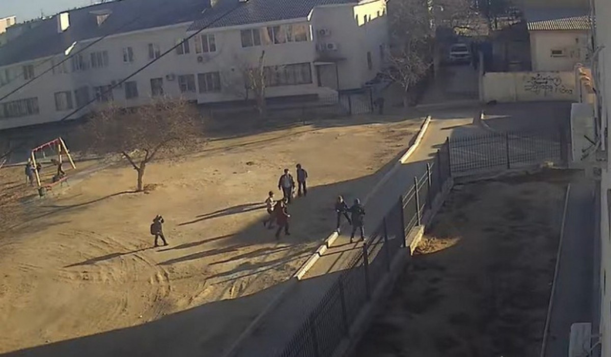 Трое школьников напали на пятиклассницу и ее младшего брата в Актау