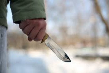 Фотография к новости: Двое мужчин остановили автобус и напали с ножом на военных в  Жезказгане