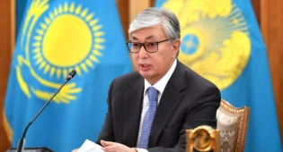 Токаев поздравил казахстанцев с Днем благодарности