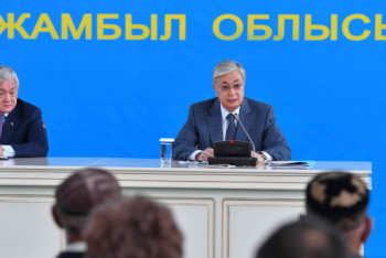 Фотография к новости: Токаев встретился с жителями села в Кордайском районе, где произошли беспорядки