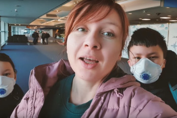 Фотография к новости: Южнокорейский видеоблогер запечатлела проверку на коронавирус в Алматы