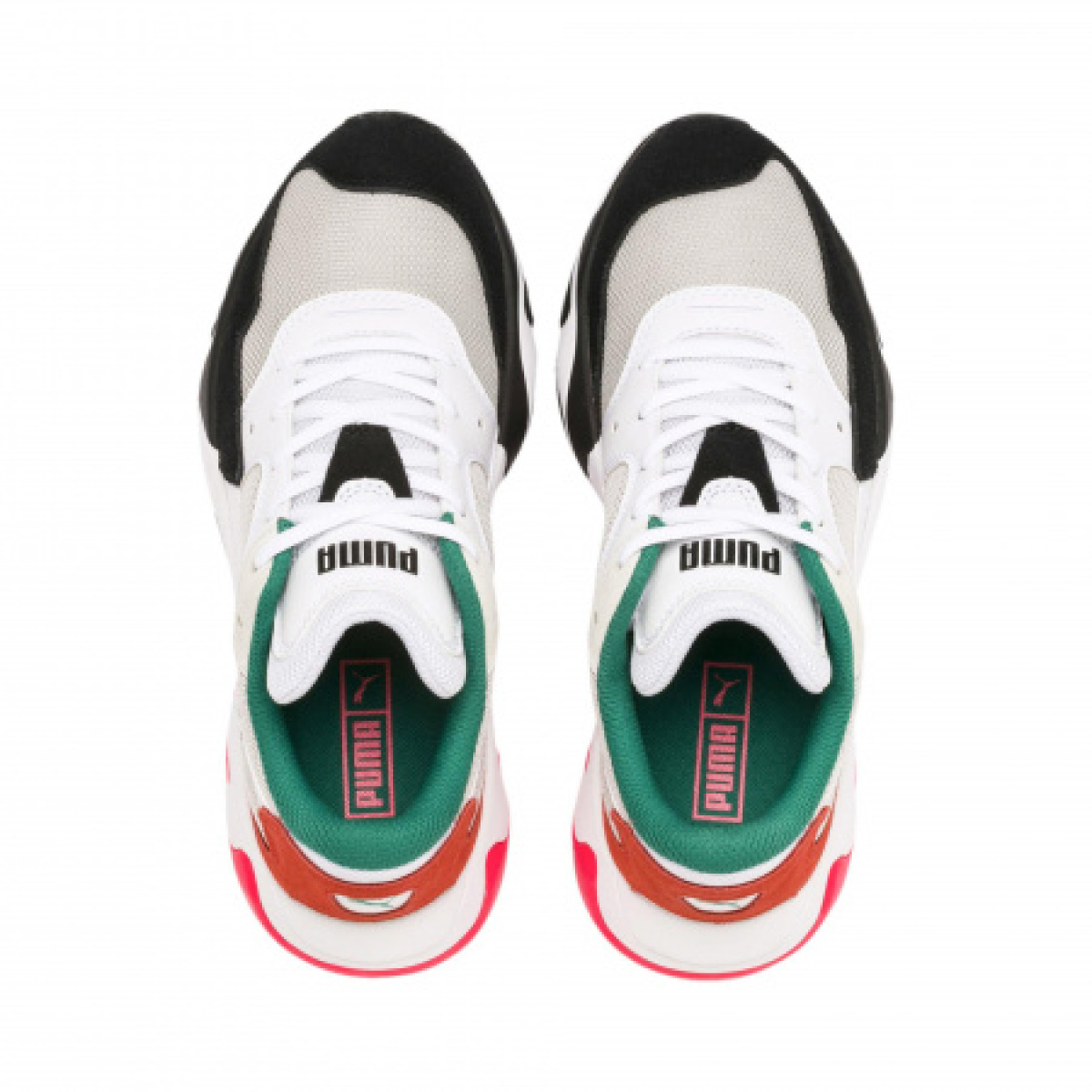 В кроссовках Puma увидели портрет Адольфа Гитлера