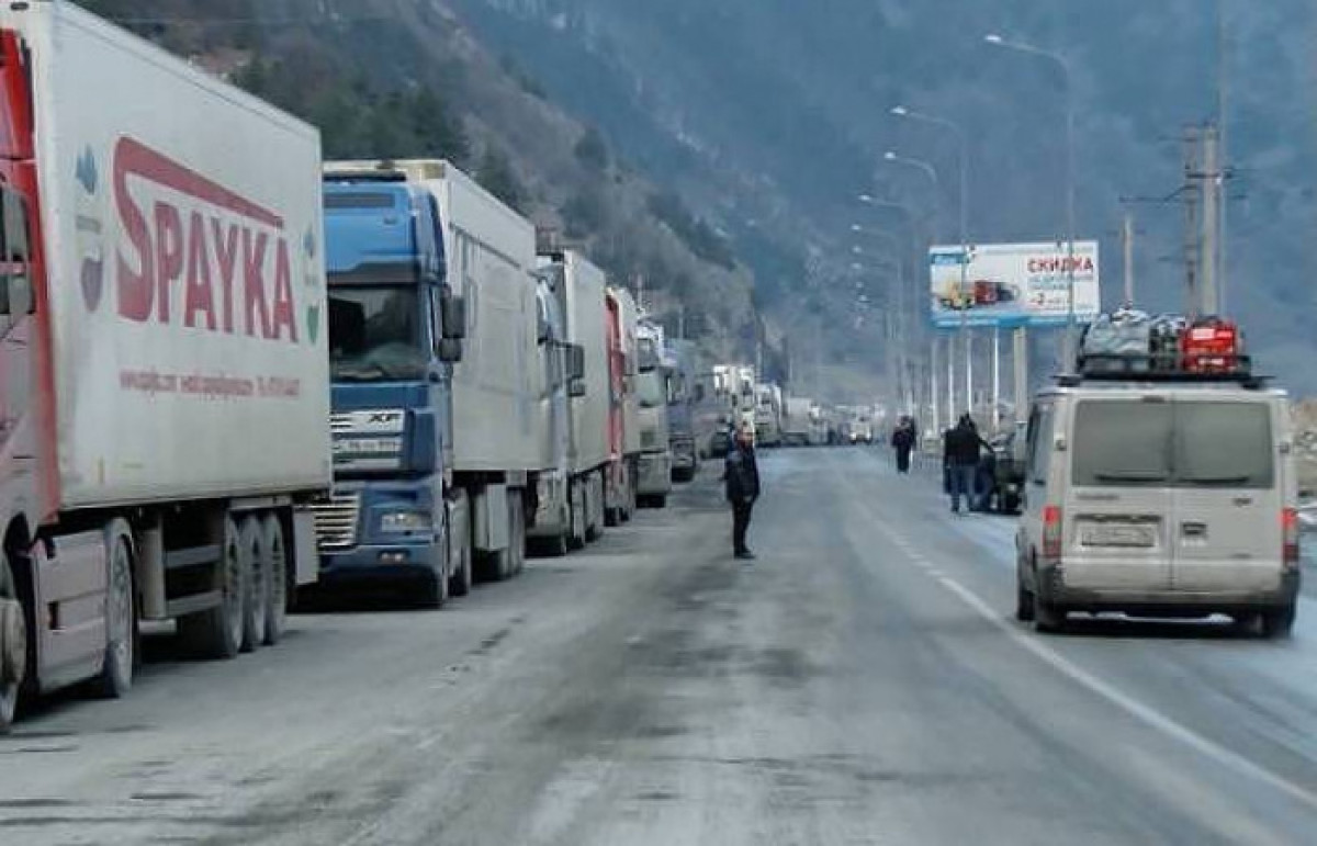 Большегрузам временно ограничили движение в Казахстане