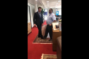 Фотография к новости: Генсек ОПЕК начал здороваться ногами на министерской встрече в Вене