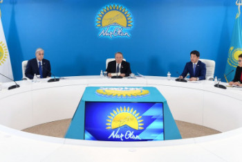 Фотография к новости: Елбасы принял участие в заседании политсовета партии Nur Otan в Нур-Султане