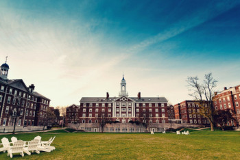 Фотография к новости: Ситуация с коронавирусом в США очень серьезна - эпидемиолог из Гарварда