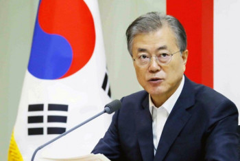 Фотография к новости: Почти 1,5 миллиона южнойкорецев требуют импичмента президента из-за коронавируса