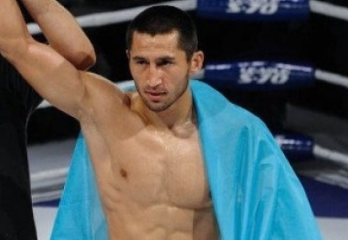 Фотография к новости: Казахстанский файтер Арман Оспанов нокаутировал россиянина Расула Мирзаева в первом раунде