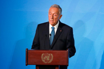 Фотография к новости: Президент Португалии ушел на карантин из-за контакта с зараженным коронавирусом