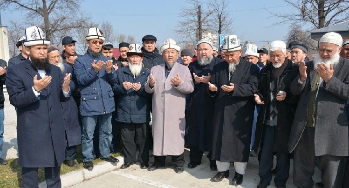 Обряд жертвоприношения против коронавируса совершили мусульмане Кыргызстана