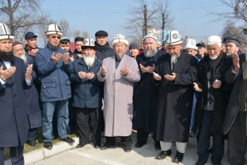 Фотография к новости: Обряд жертвоприношения против коронавируса совершили мусульмане Кыргызстана