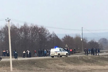 Фотография к новости: Сельчане в Тамбовской области вышли на народный сход из-за убитой 13-летней девочки