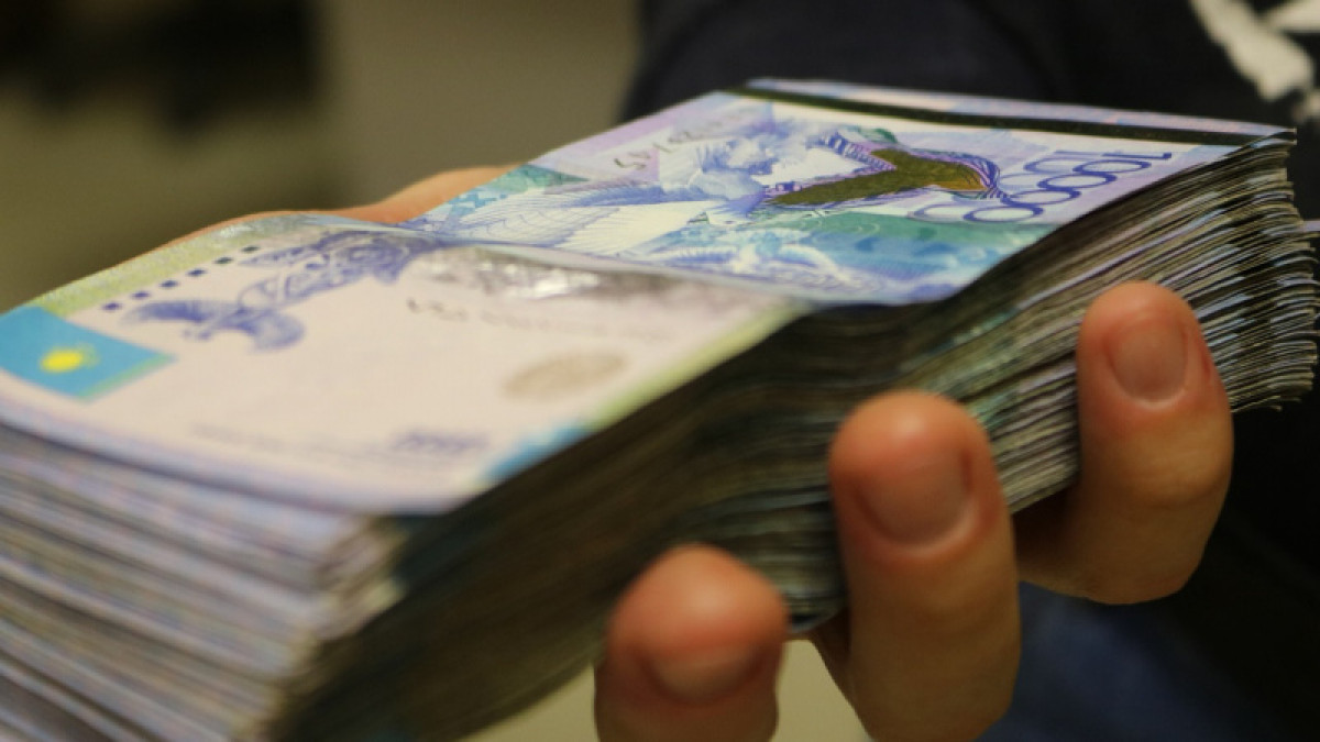 Возможно ли перевести пенсионные накопления в иностранную валюту, рассказал Даленов